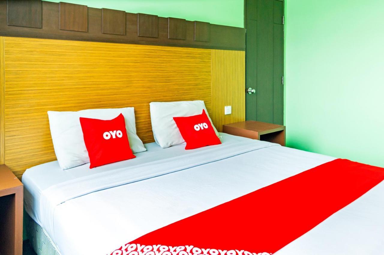 Oyo 89408 Royal Hotel Keningau Kültér fotó