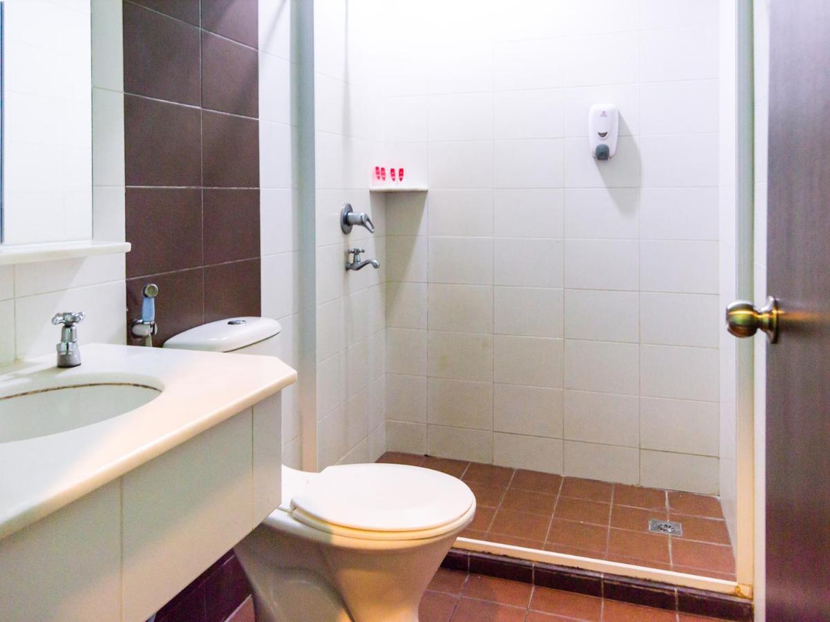 Oyo 89408 Royal Hotel Keningau Kültér fotó