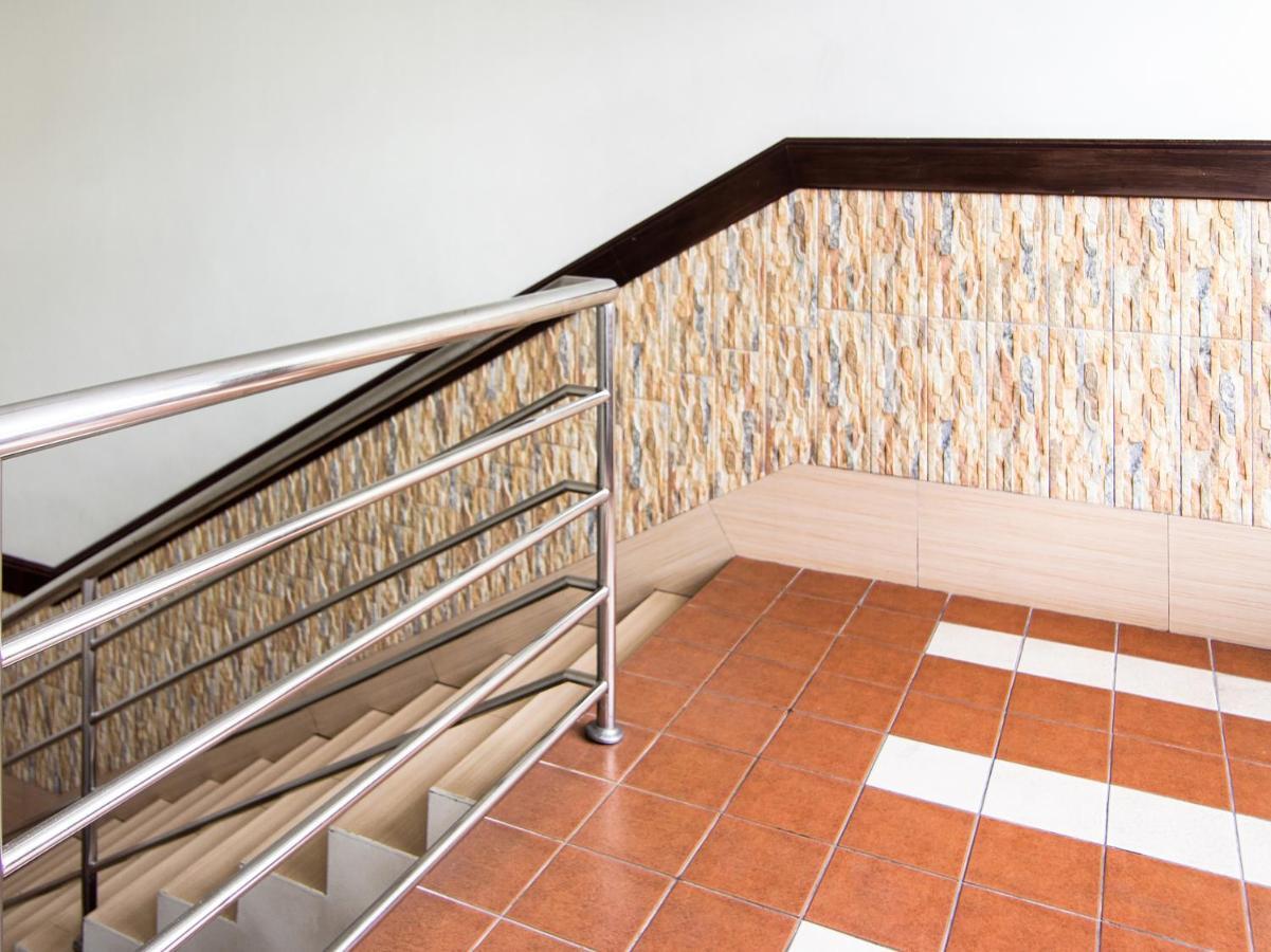 Oyo 89408 Royal Hotel Keningau Kültér fotó