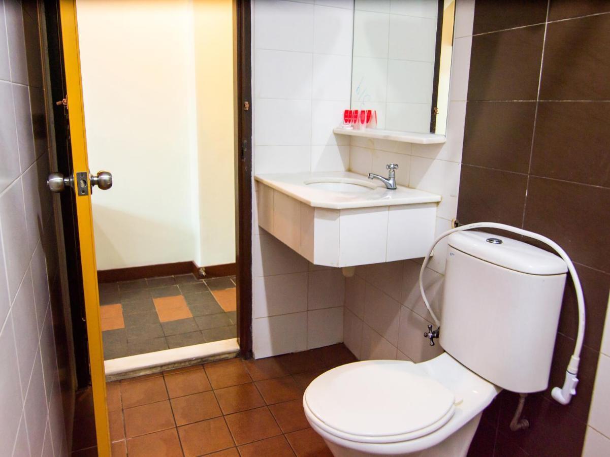 Oyo 89408 Royal Hotel Keningau Kültér fotó