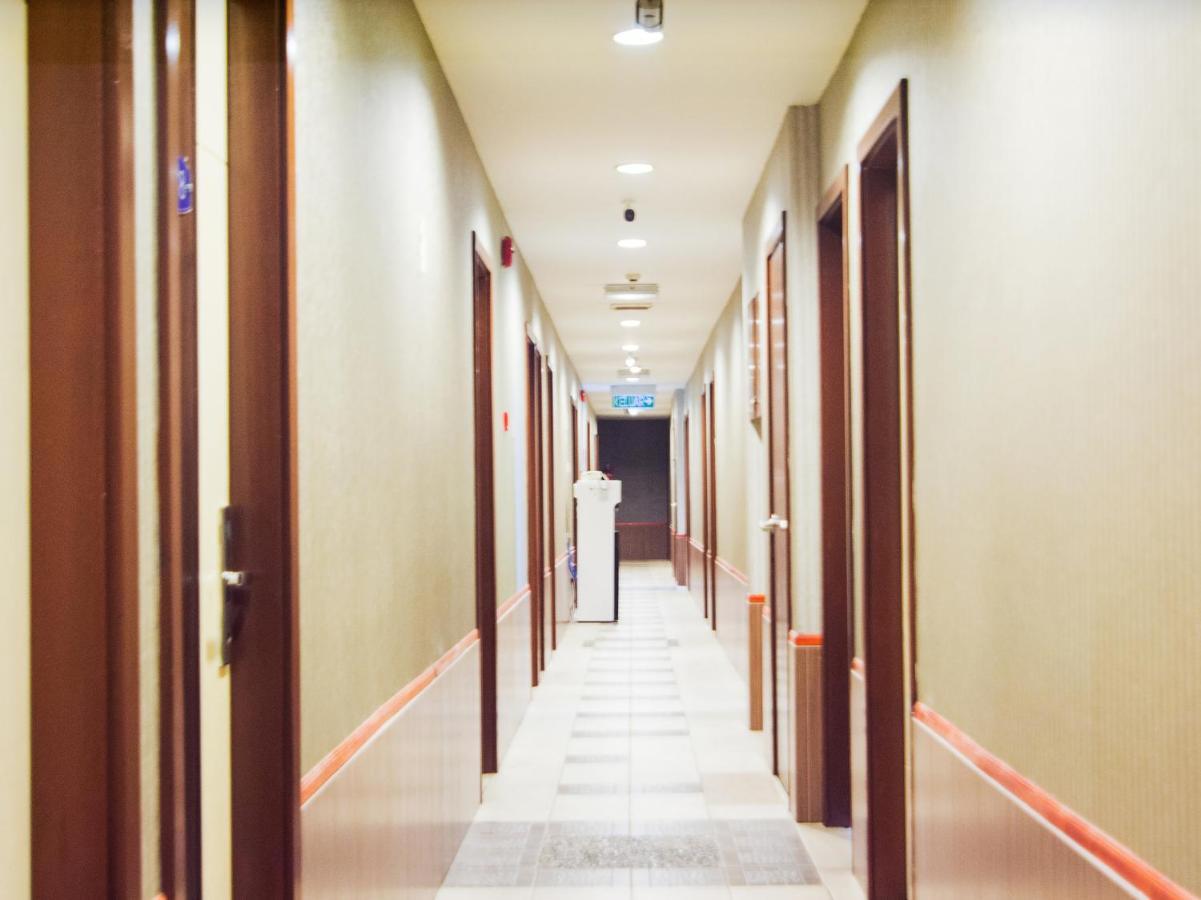 Oyo 89408 Royal Hotel Keningau Kültér fotó